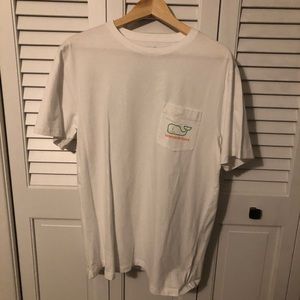 Men’s Medium Vineyard Vines tee